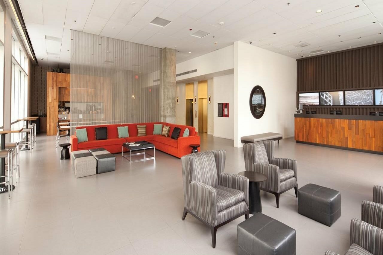 Фото June West La