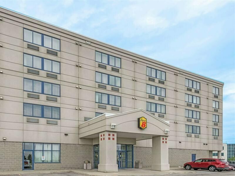 Гостиница Super 8 by Wyndham Mississauga в Миссиссаге