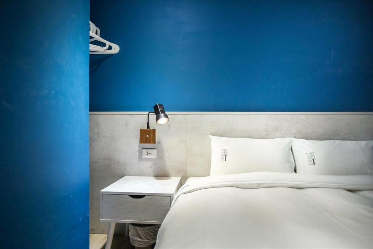 Фото We Come Hostel