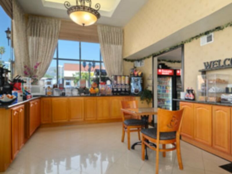 Фото Ramada by Wyndham Pasadena