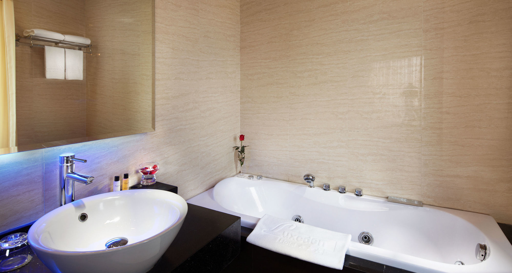 Фото Luxeden Hotel