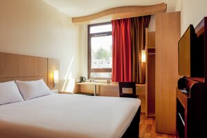 Ibis Albert (Hauts-de-France, Somme, Arrondissement de Péronne, Albert), hotel