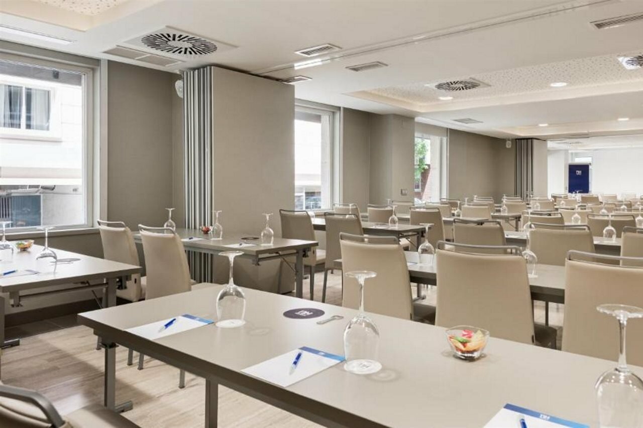 Фото Nh Madrid Zurbano