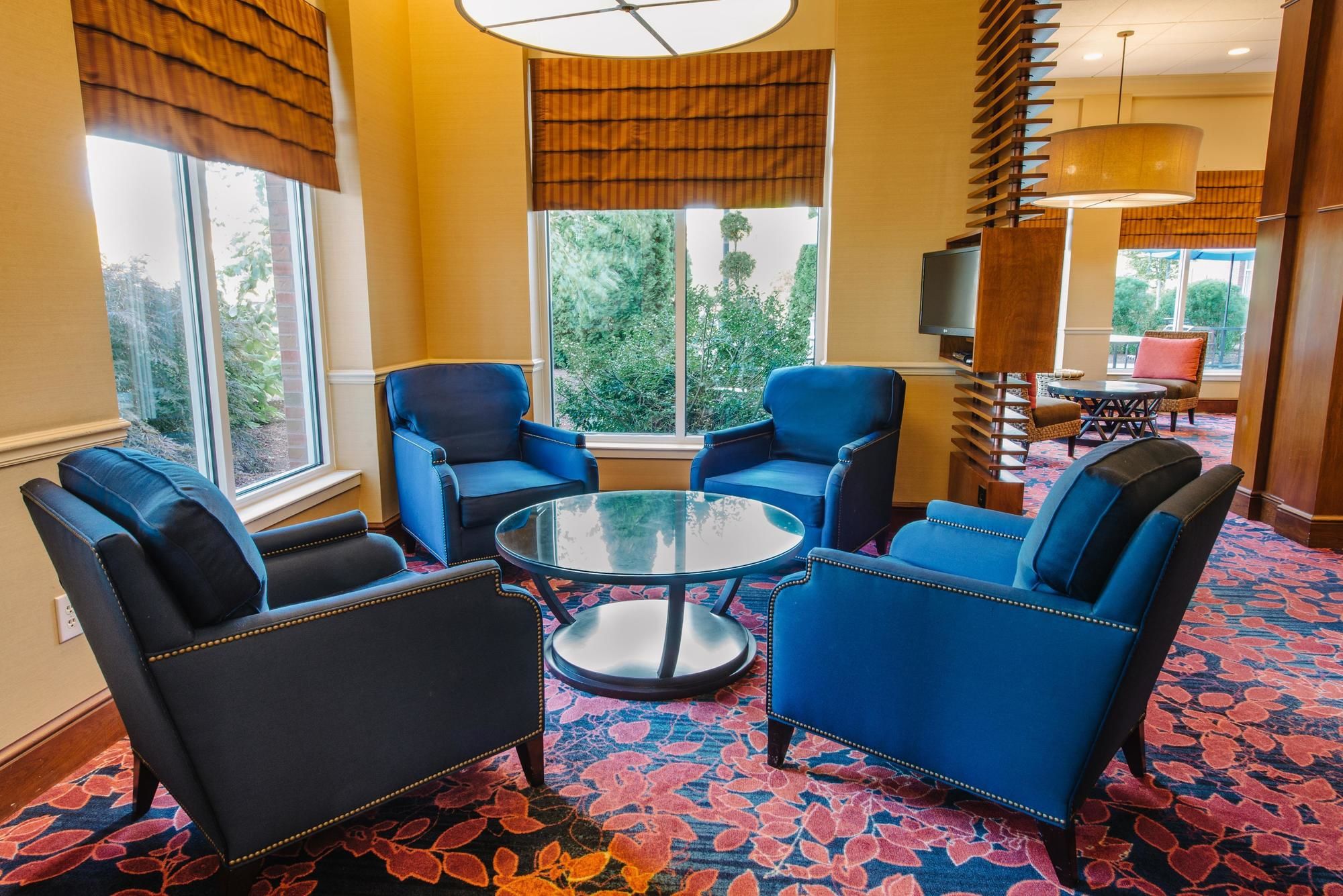 Фото Hilton Garden Inn Manchester Downtown