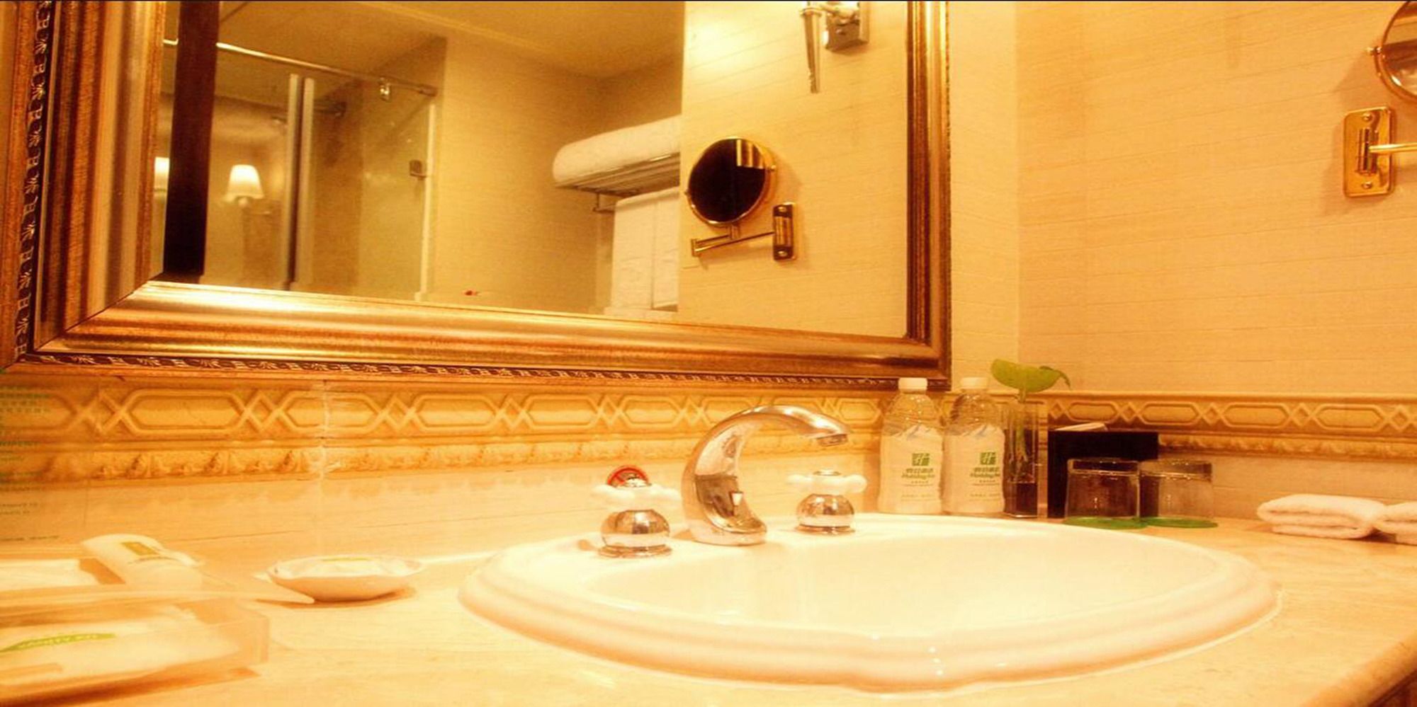 Фото Holiday Inn Chengdu Century City-Westtower