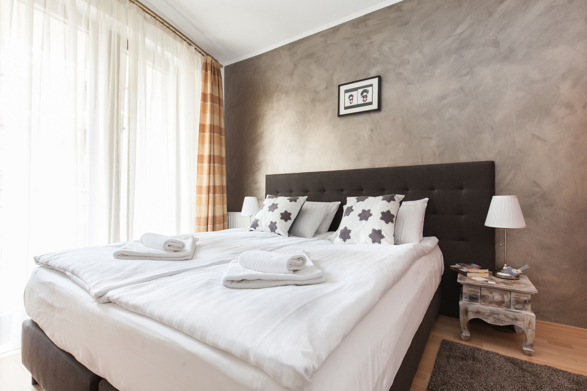 Фото Town Hall Apartments