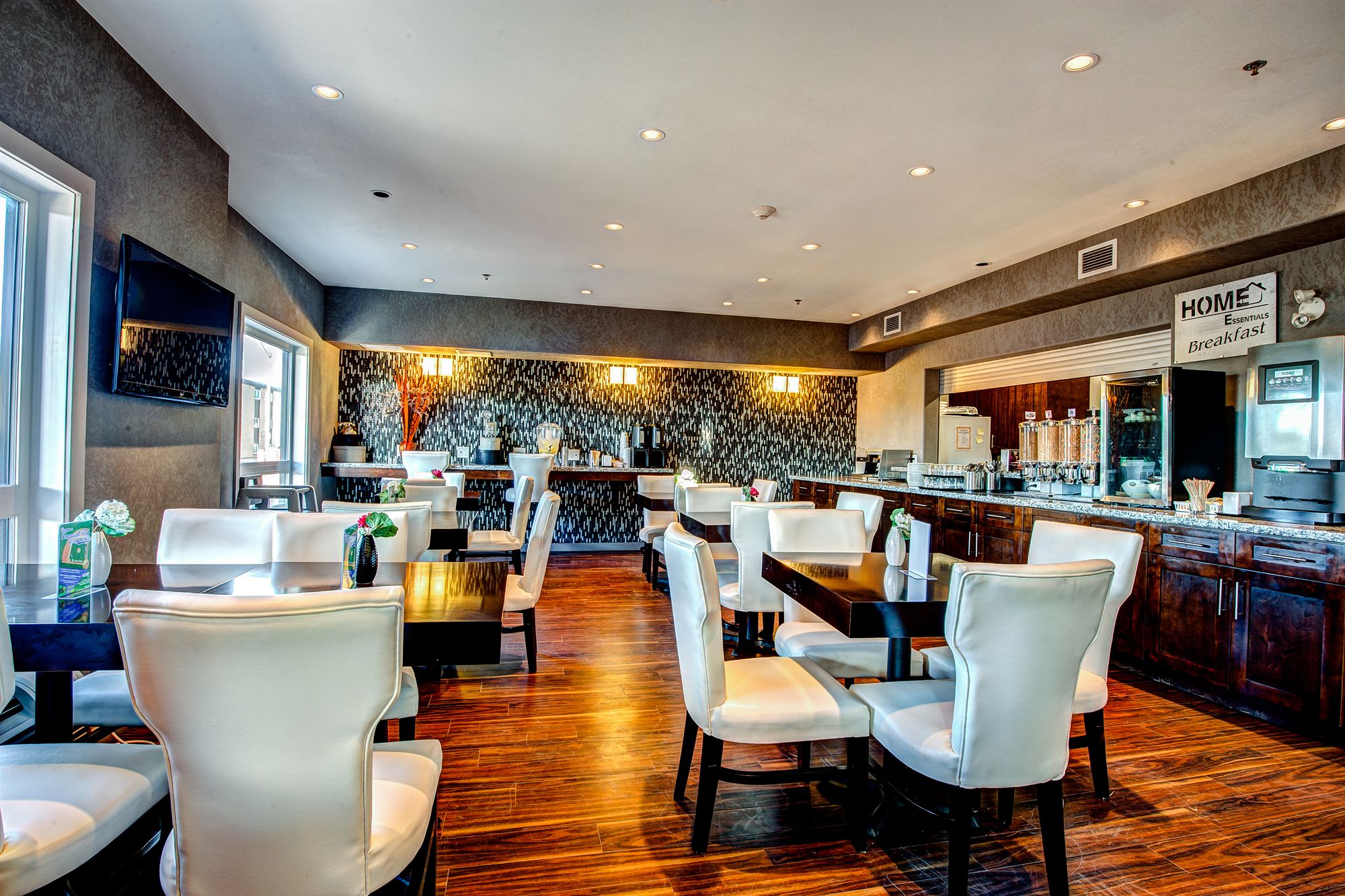 Фото Home Inn & Suites Swift Current