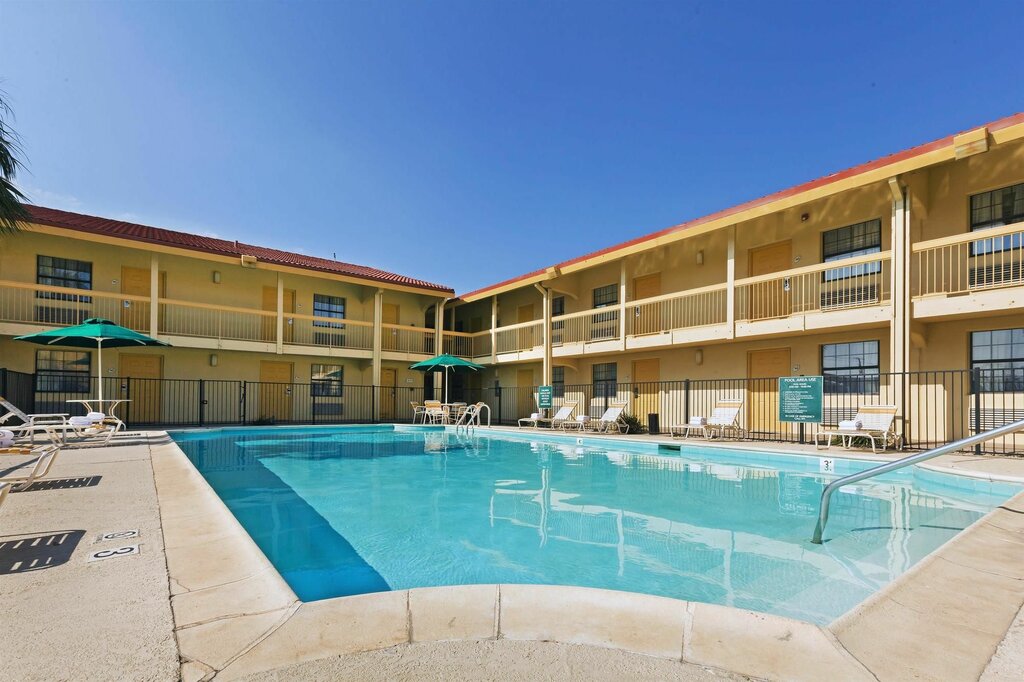 Hotel Super 8 by Wyndham Eagle Pass, State of Texas, photo