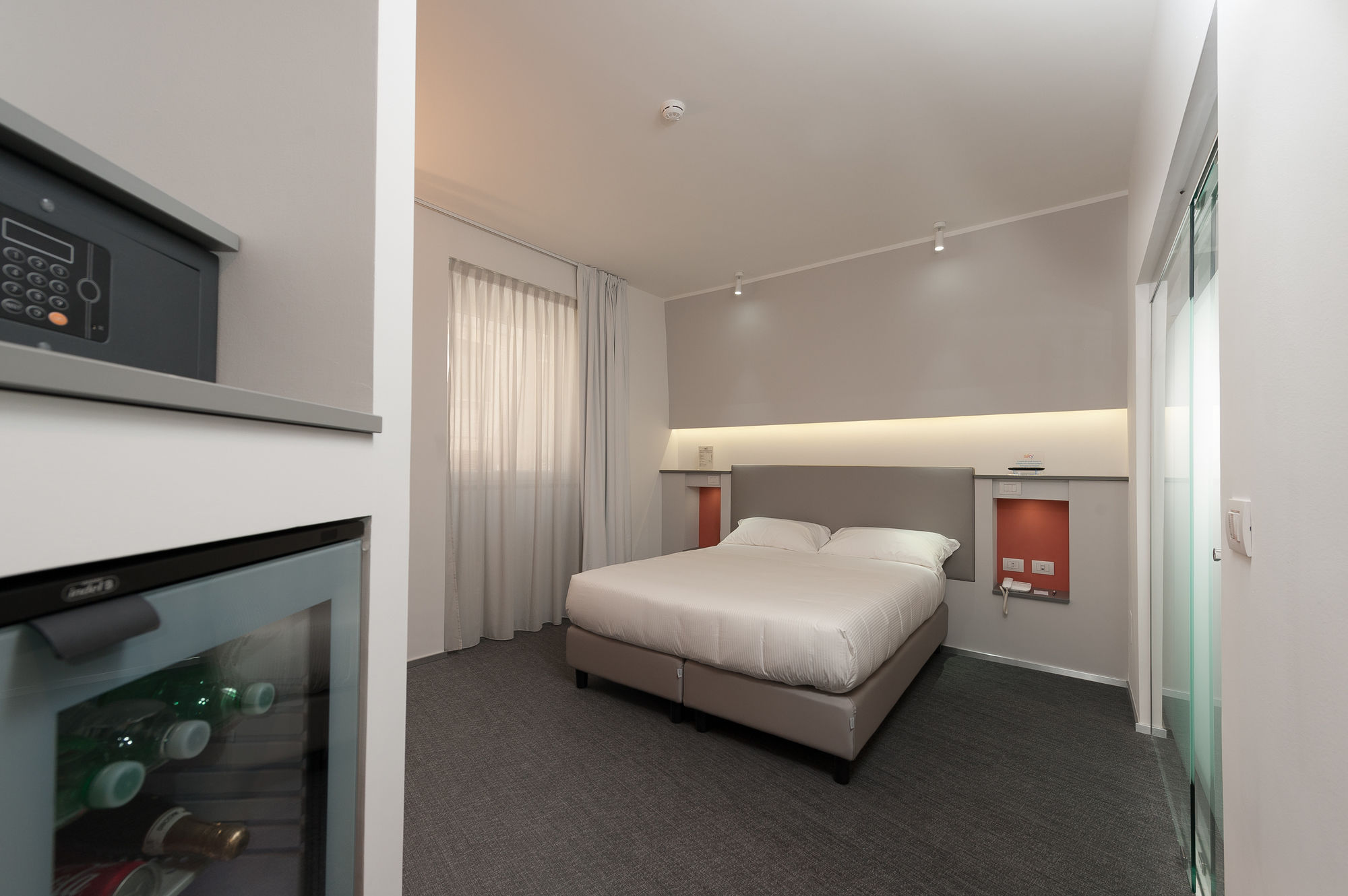 Фото Hotel Executive Inn