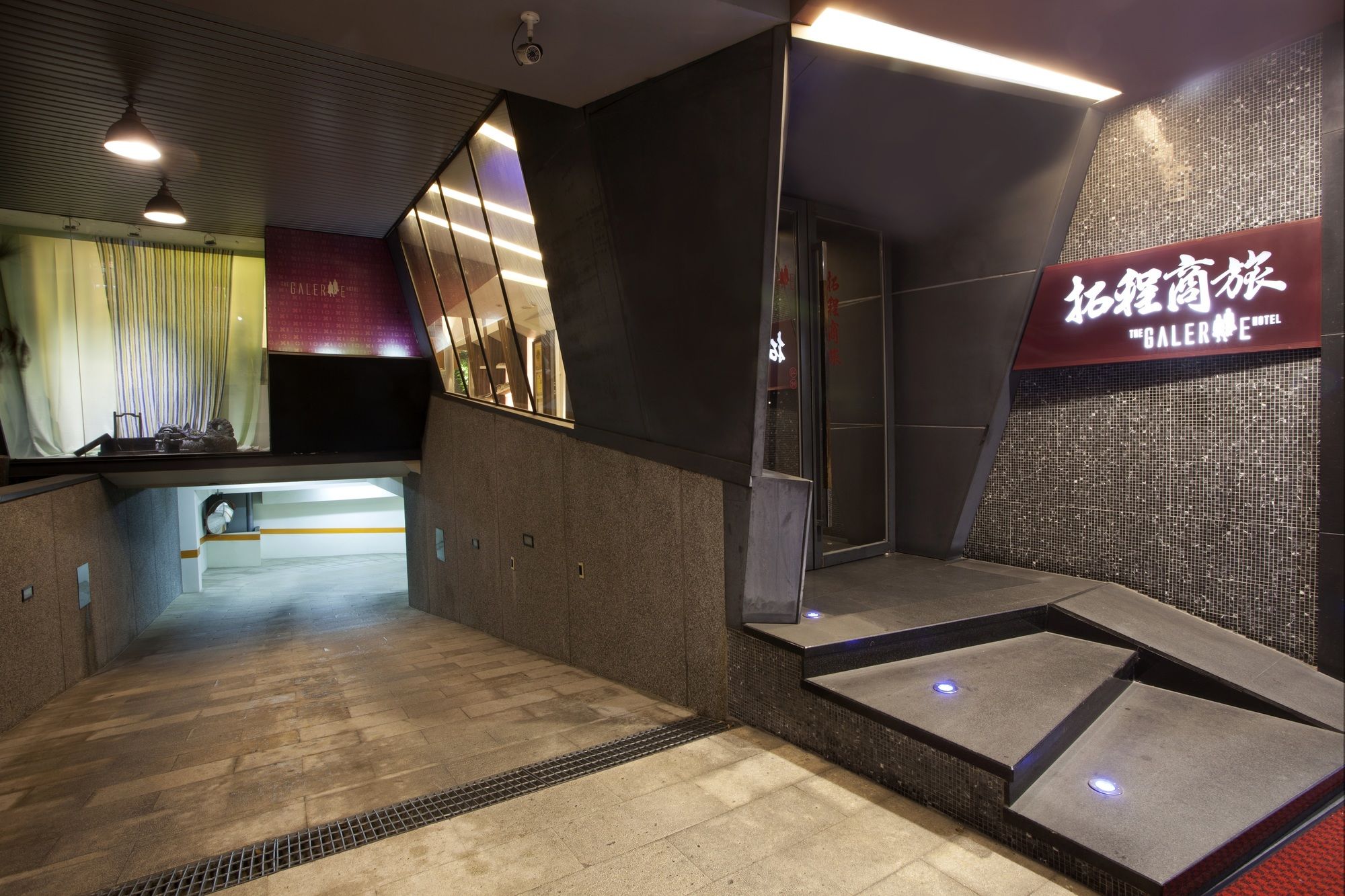 Фото The Galerie Hotel