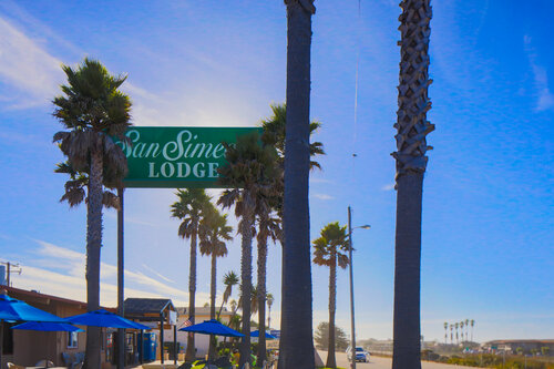 Гостиница San Simeon Lodge в Сан-Симеоне