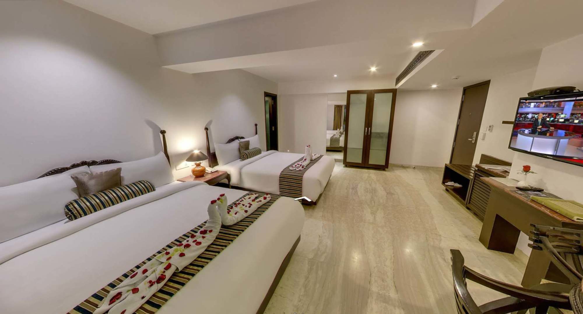 Фото Отель EllBee Ganga View