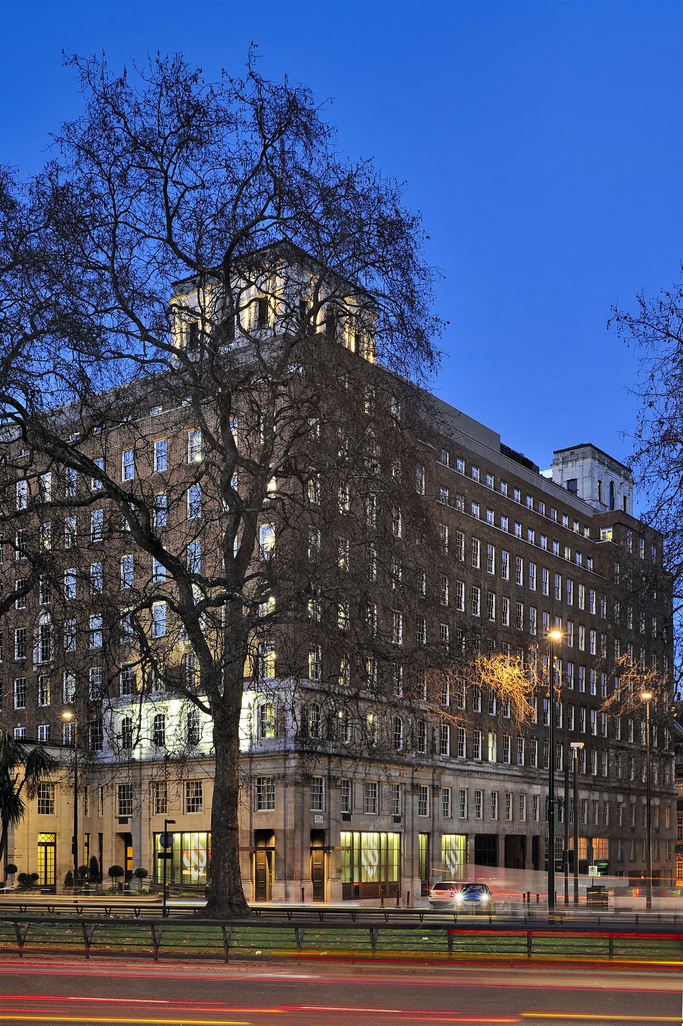 Фото Grosvenor House Suites