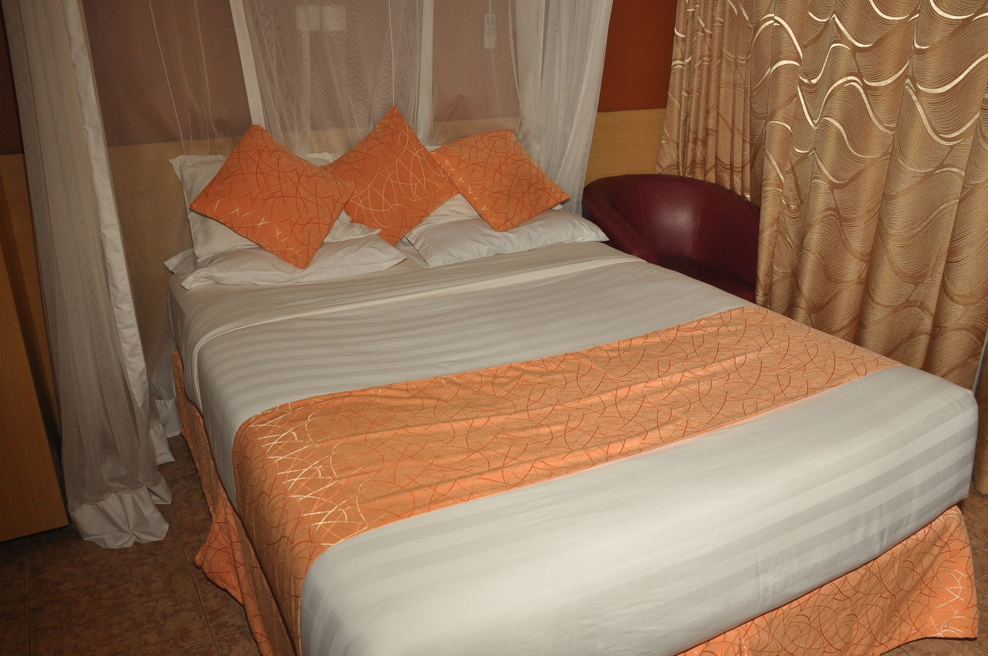 Фото Eureka Place Hotel