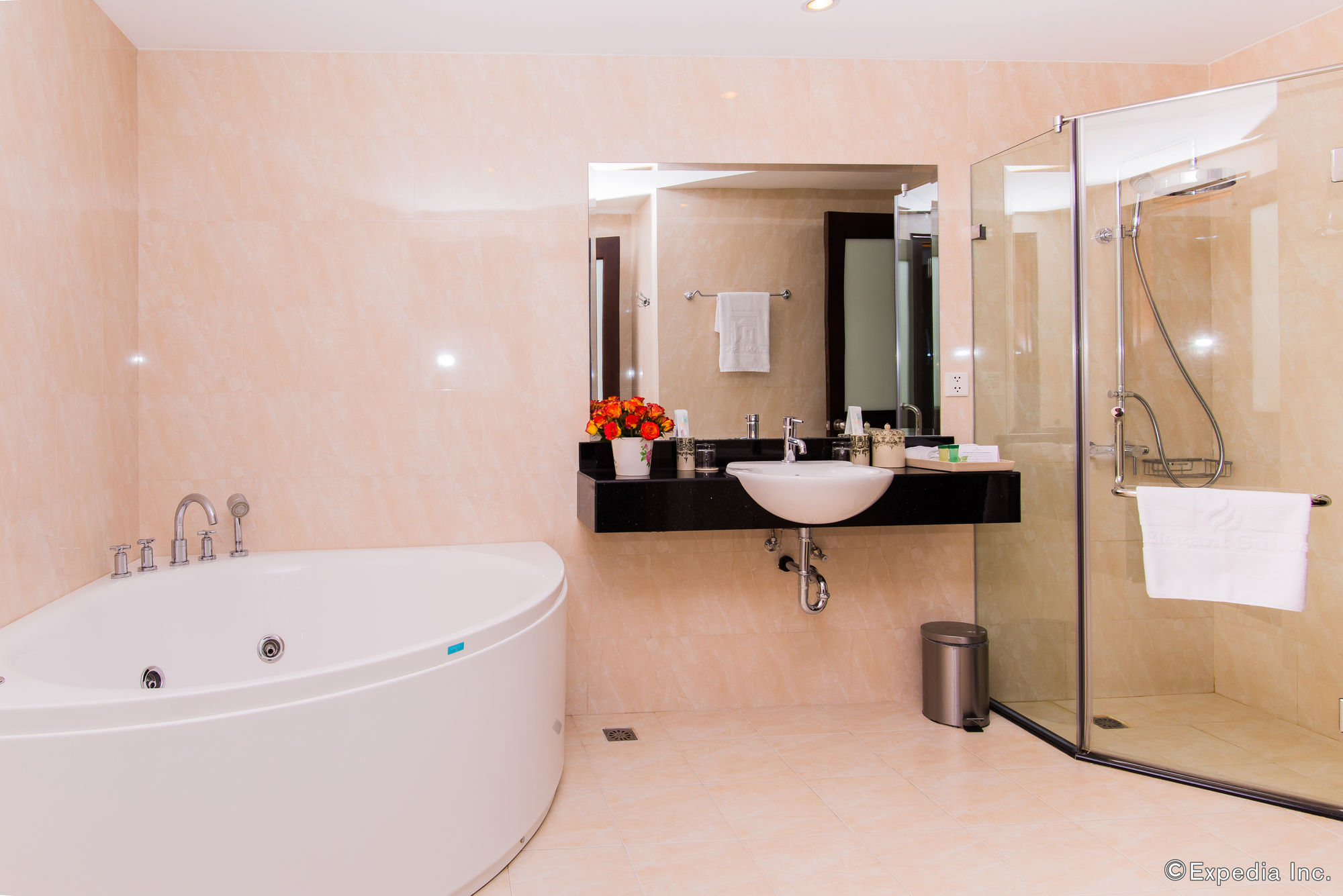 Фото Elegant Suites Westlake