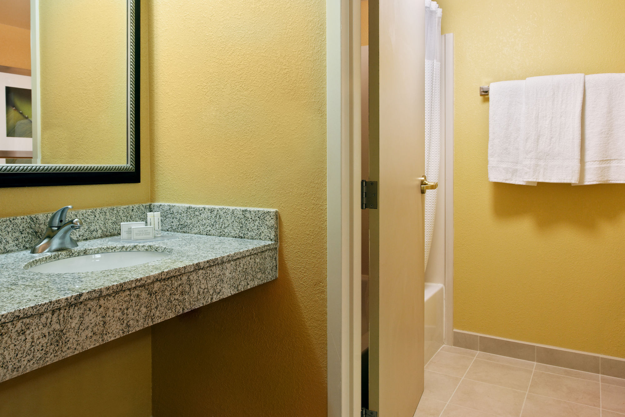 Фото Courtyard by Marriott Tallahassee North/I-10 Capital Circle