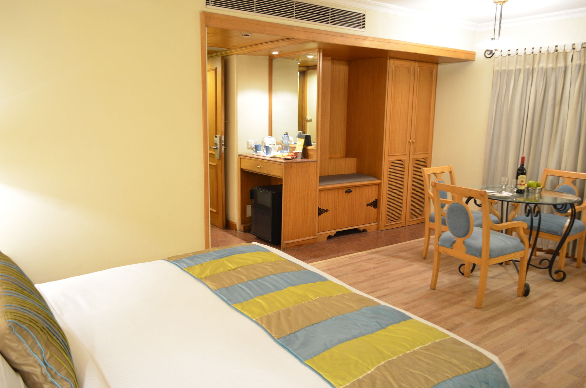 Фото The Maya Hotel