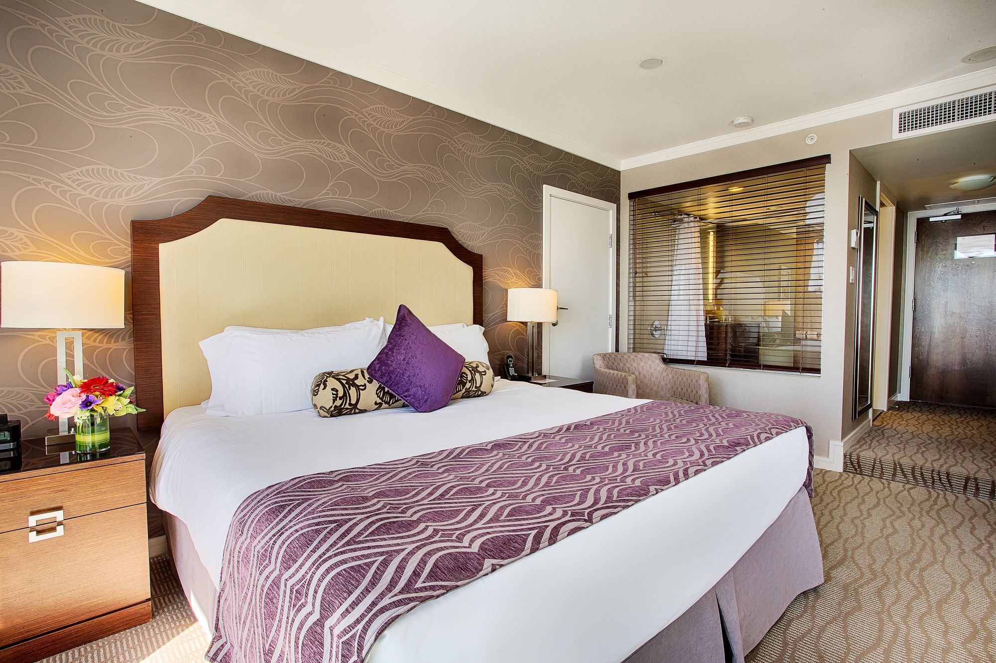 Фото Pinnacle Hotel at the Pier