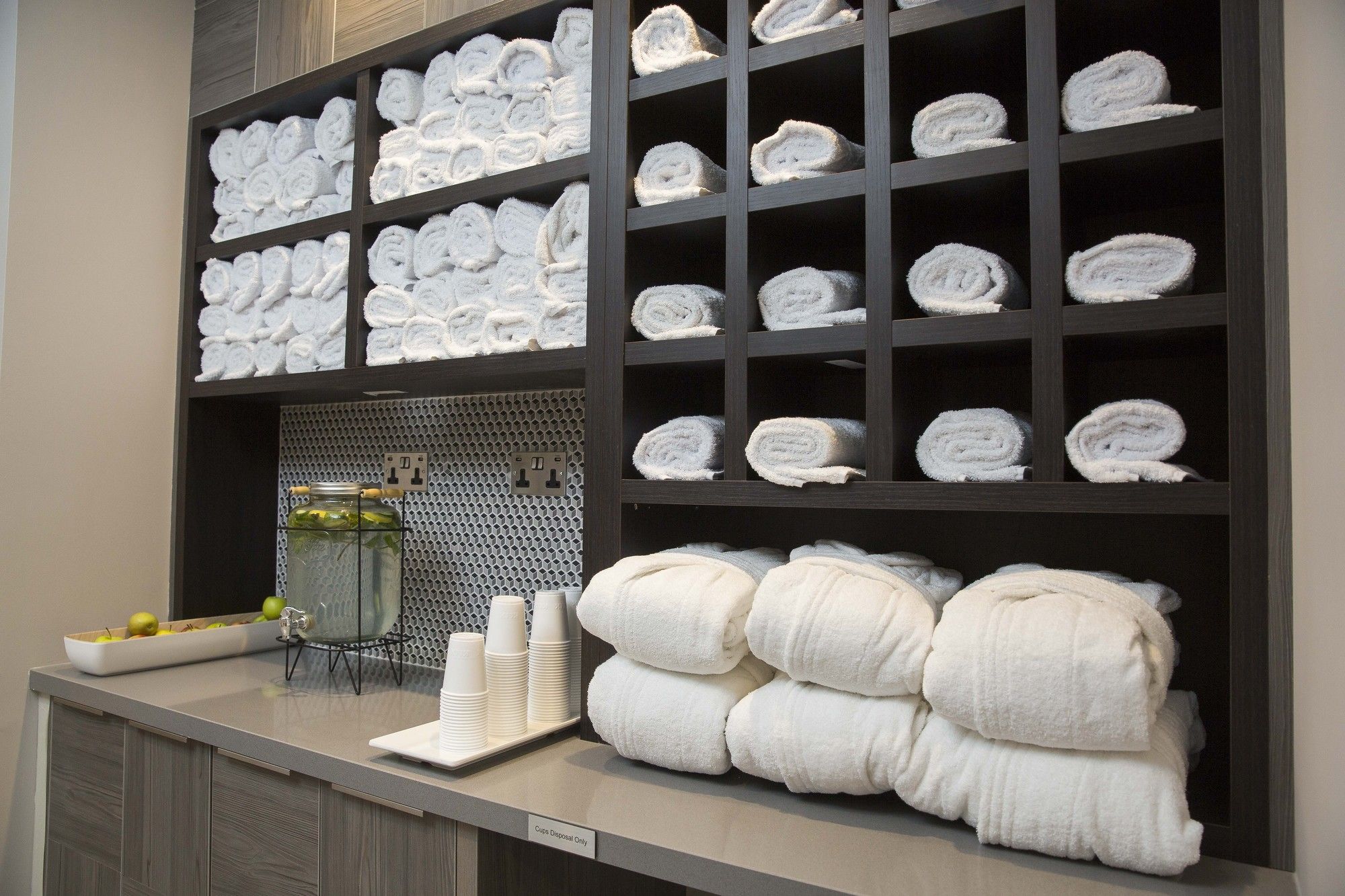 Фото Crowne Plaza Basingstoke