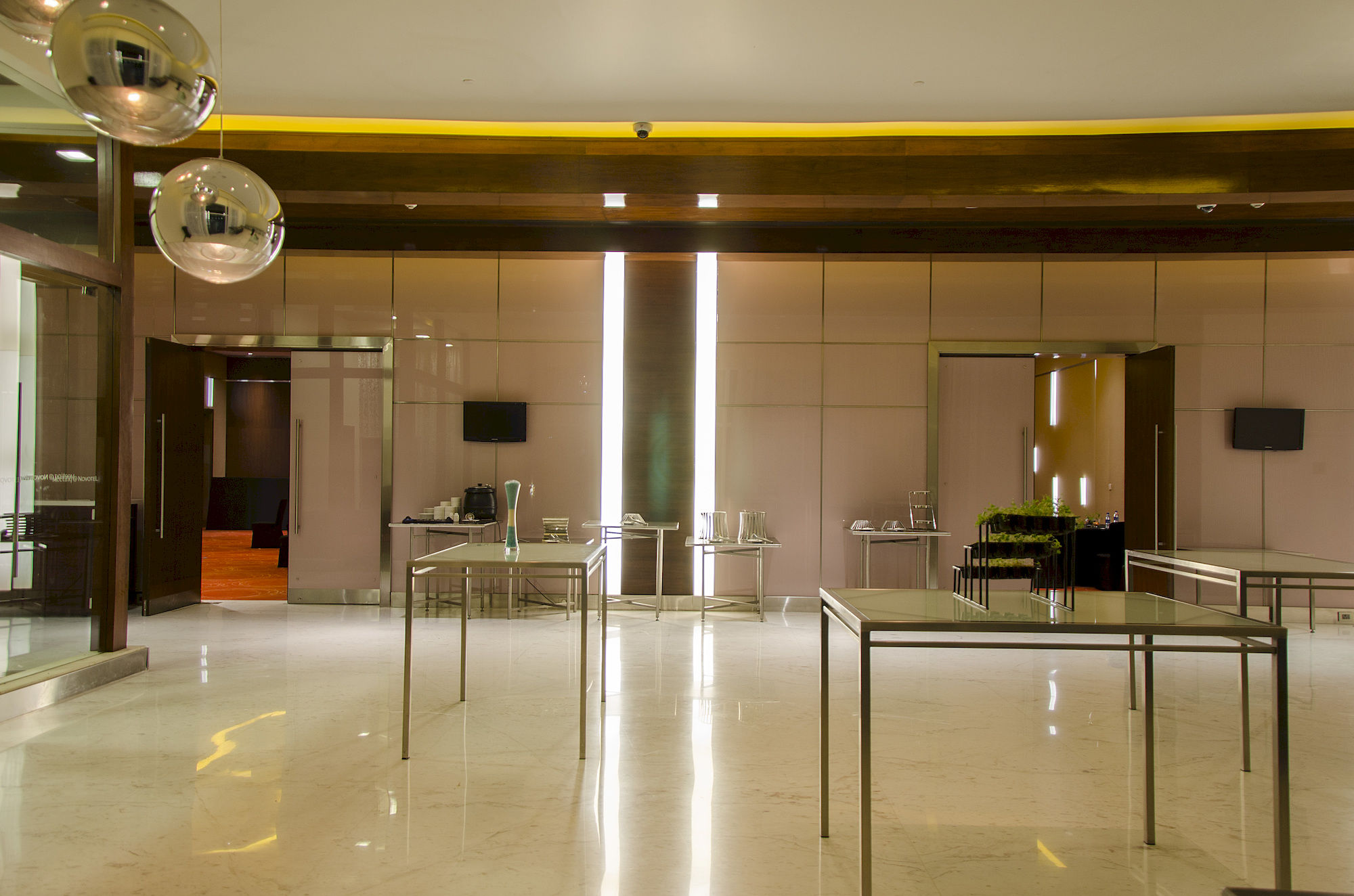 Фото Novotel Bengaluru Outer Ring Road