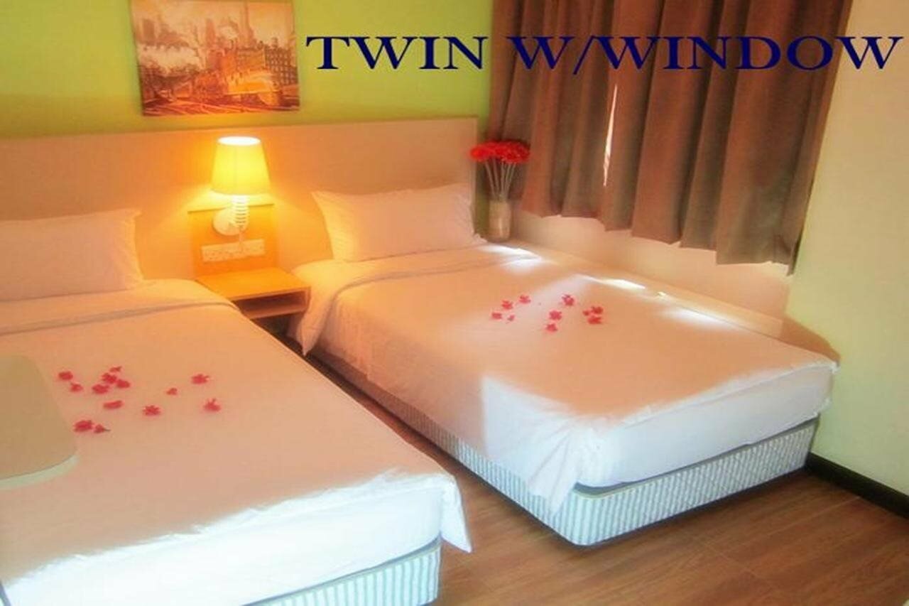 Фото Station Eight Inn