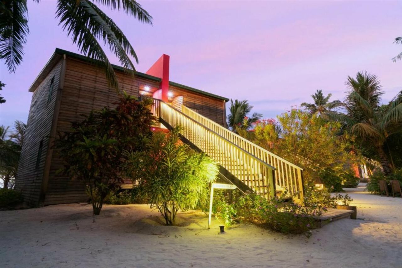 Фото The Barefoot Eco Hotel