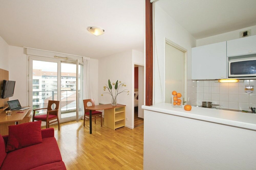 Фото Séjours and Affaires Lyon Saint Nicolas