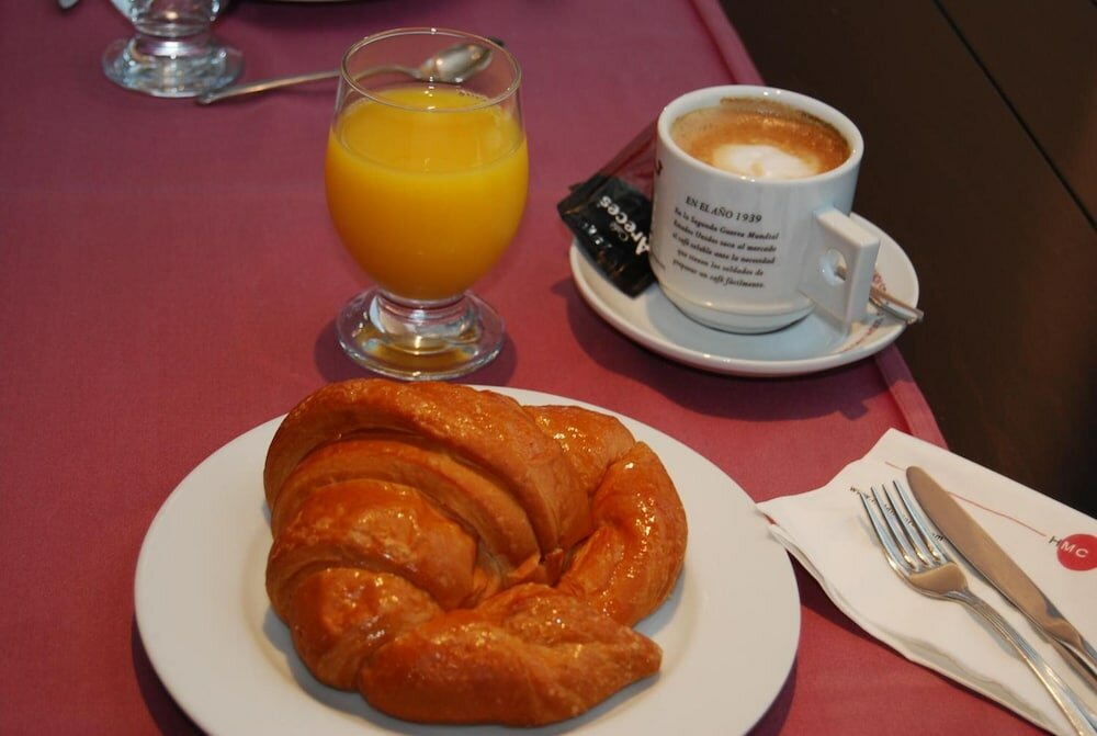 Фото Hotel Mieres del Camino