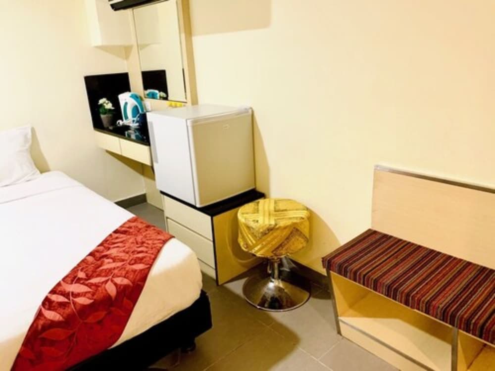 Фото Sandpiper Hotel