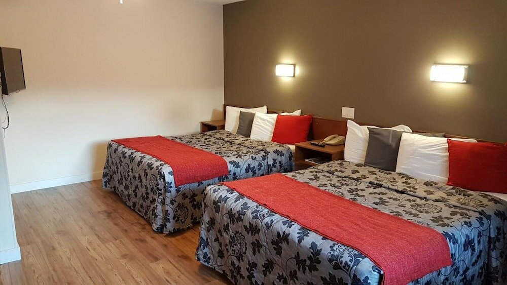 Фото Rundle Mountain Lodge