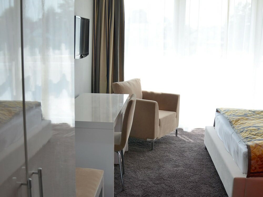 Фото Hotel Swiss Star