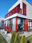 Krasnye okna (Kosmonavta Volkova Street, 20), translucent constructions