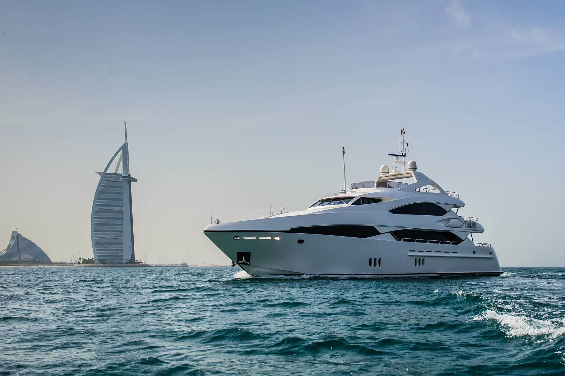 Tips for Your Inaugural Crewed Yacht Charter in the Bahamas and Caribian