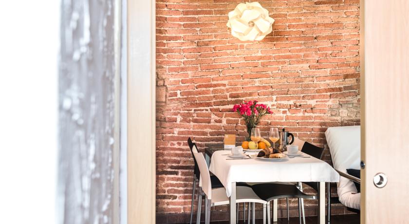 Фото Apartaments Ciutat Vella