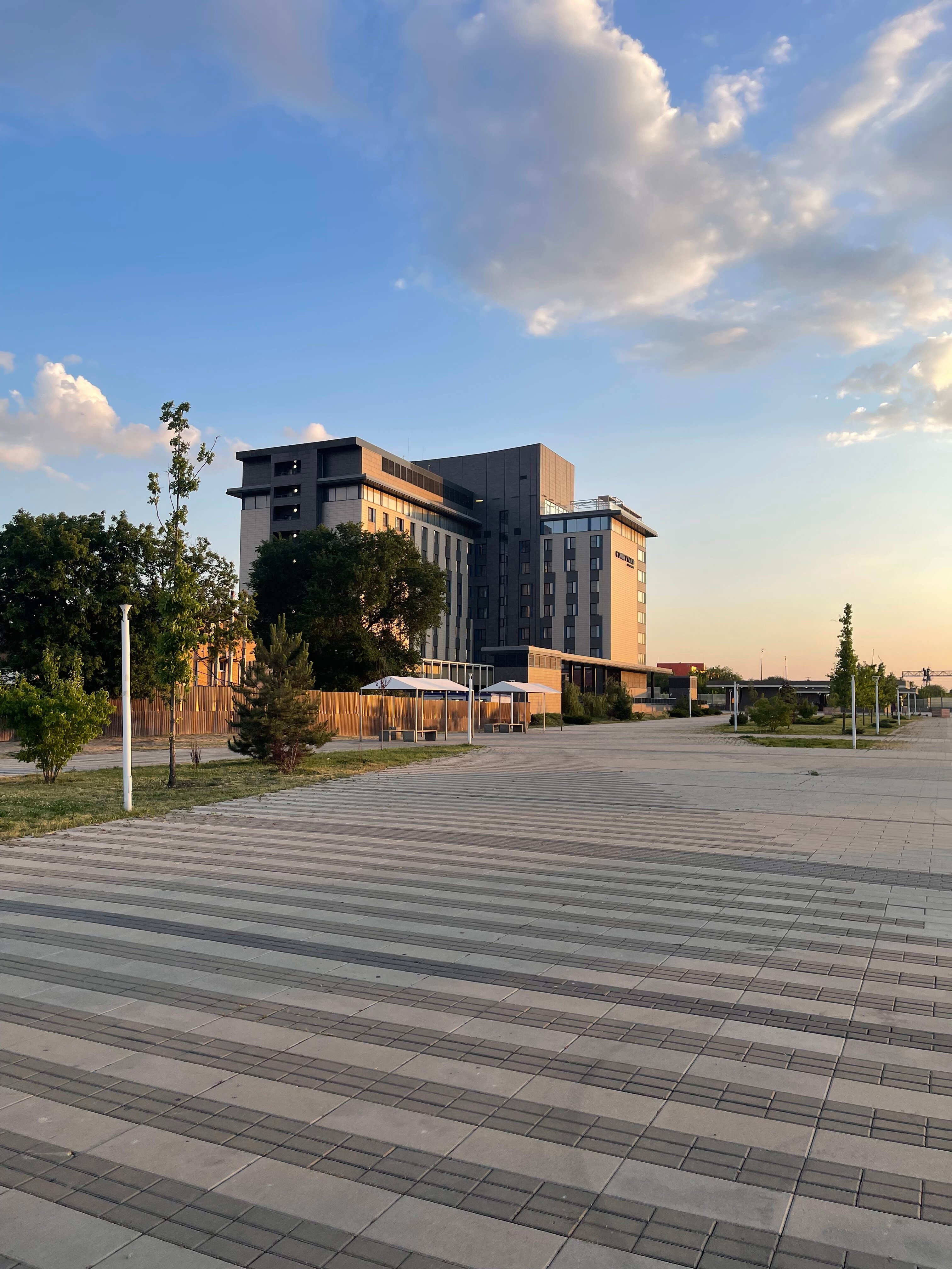 Фото Кортъярд