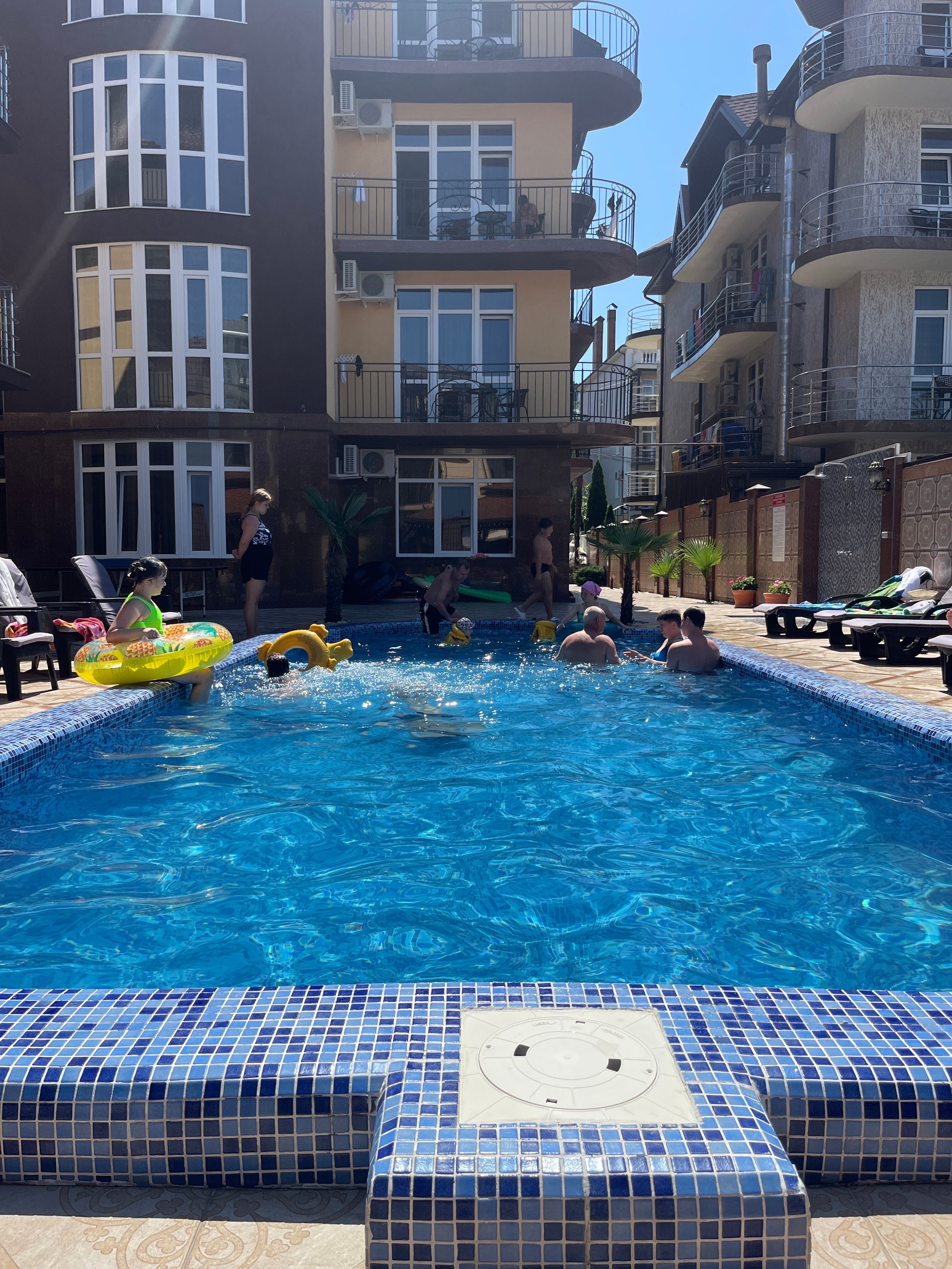 Фото отеля 1