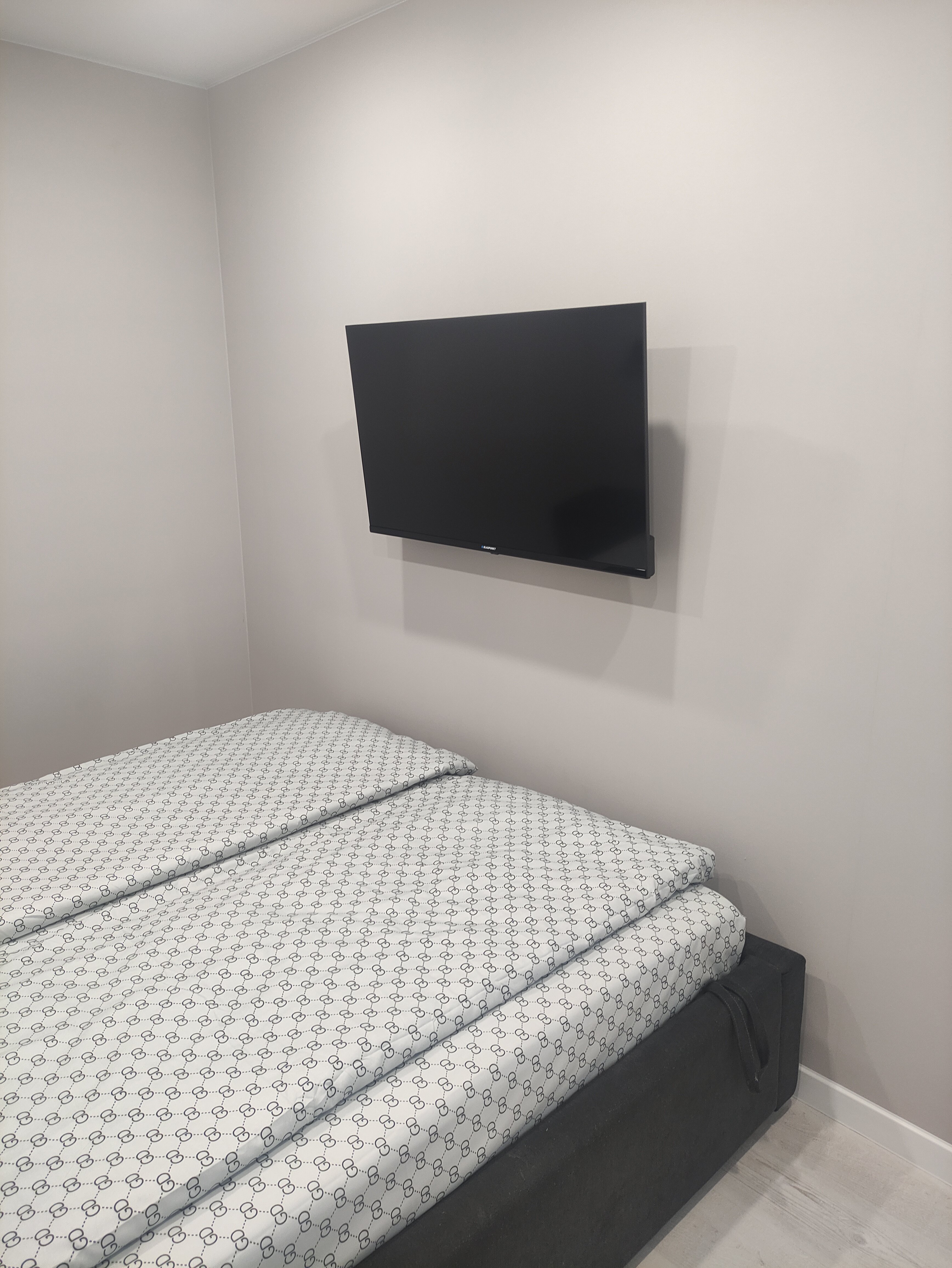 Фото Двухкомнатная квартира у площади