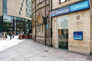 Гостиница Travelodge Cardiff Central