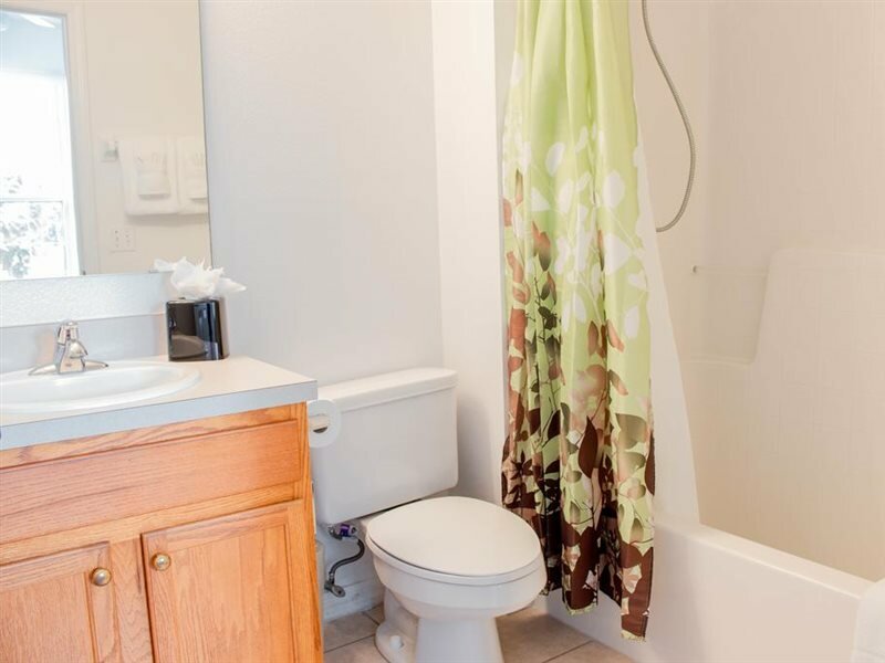 Фото Berkley Lake Townhomes