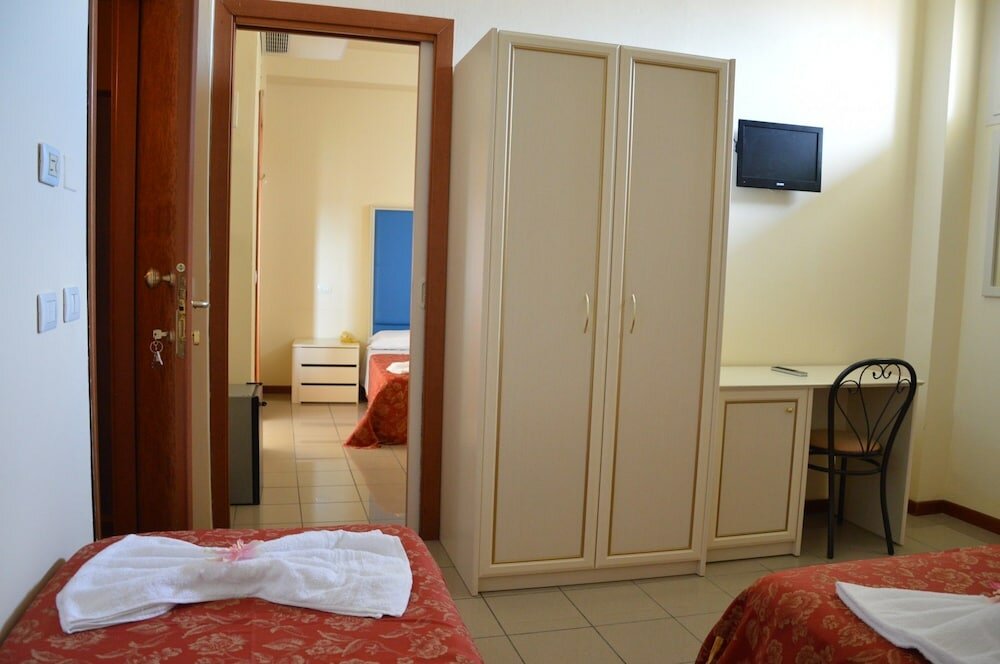 Фото Hotel Carol