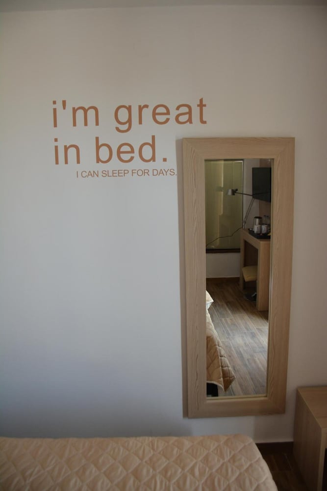 Фото Mastic Point Studios