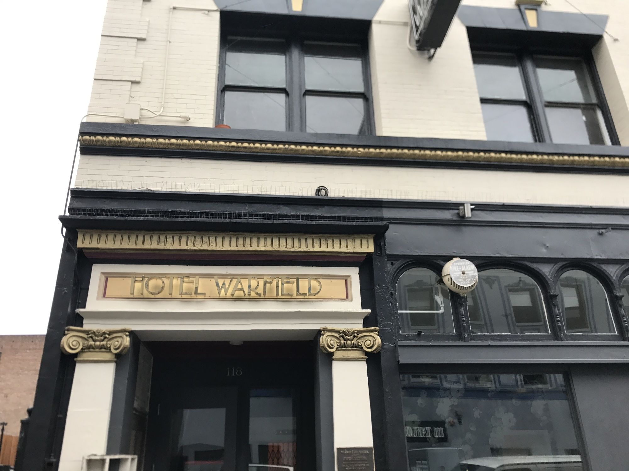 Фото Warfield Hotel