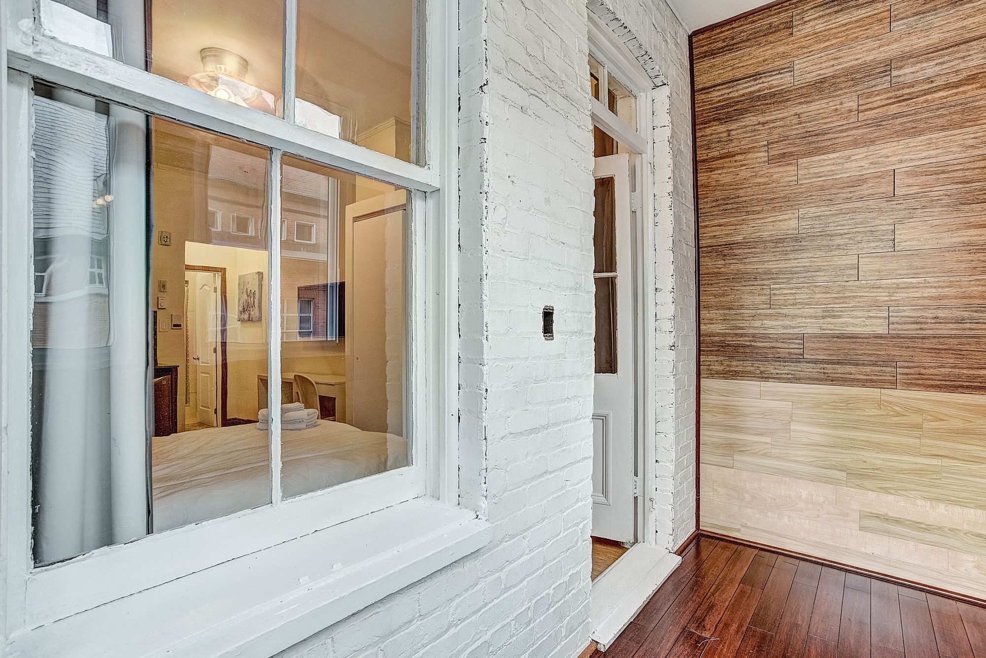 Фото Destination Stays Montreal Downtown