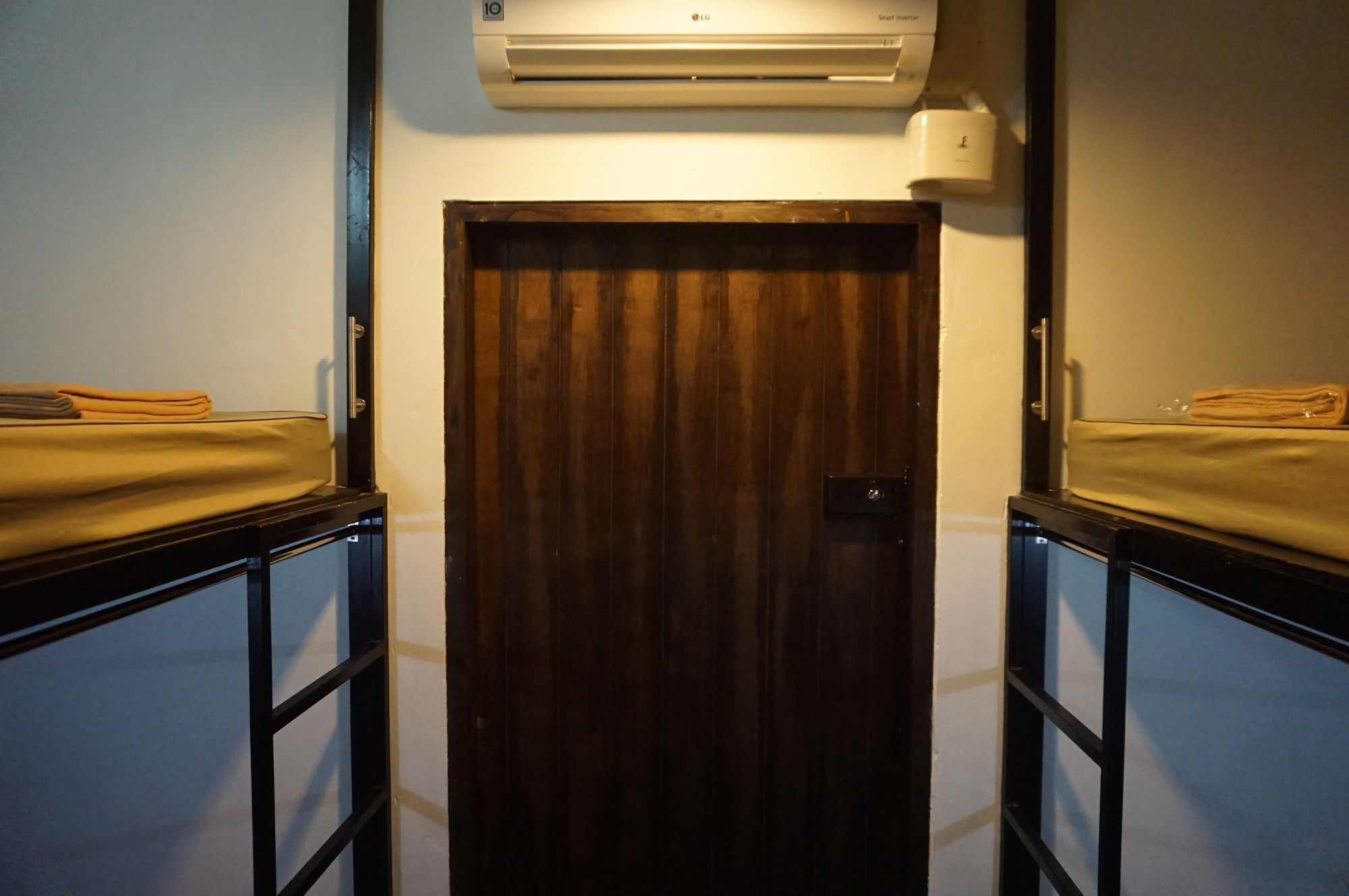 Фото Feel Good Bangkok Hostel