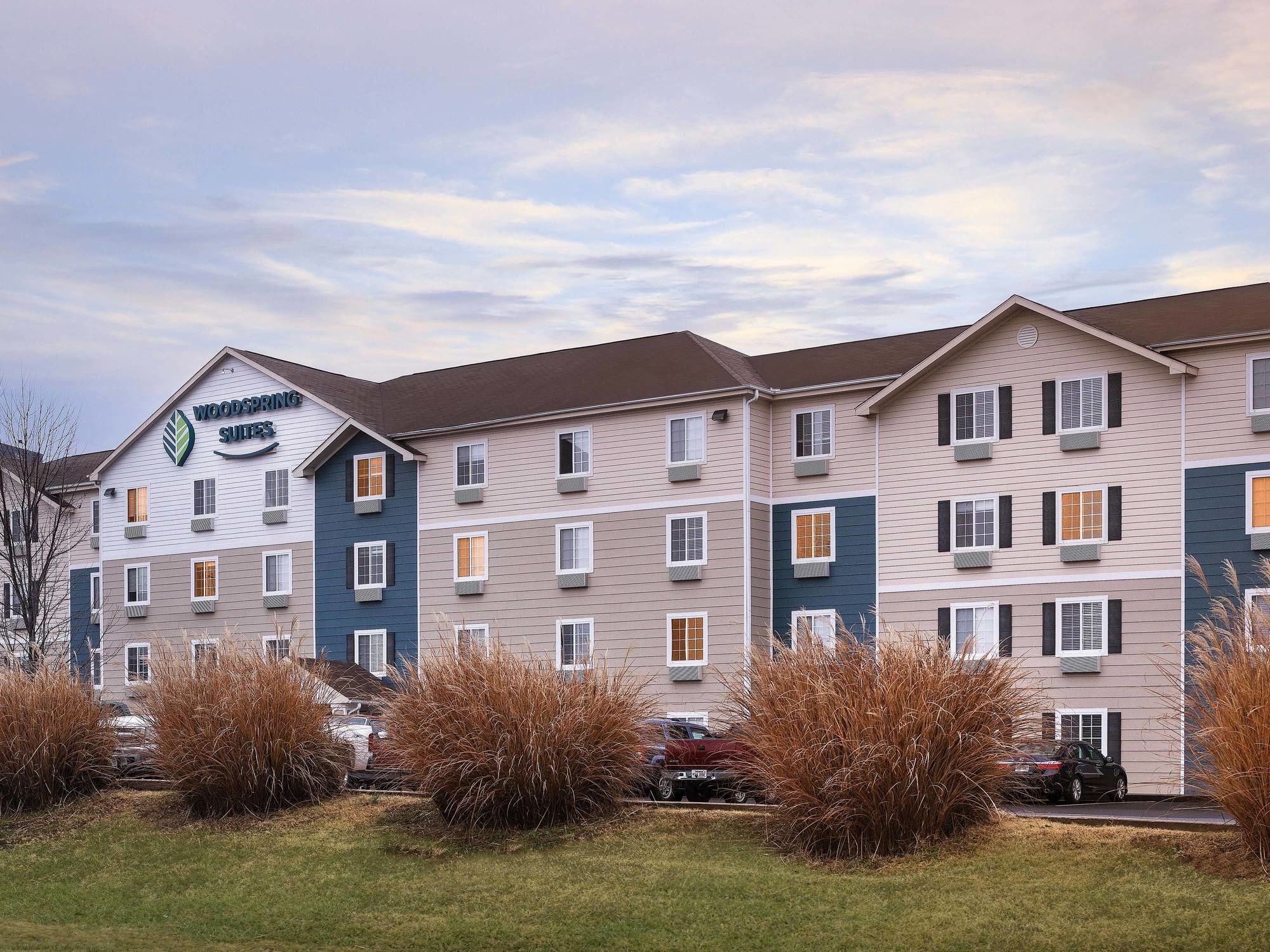 Фото WoodSpring Suites Bentonville