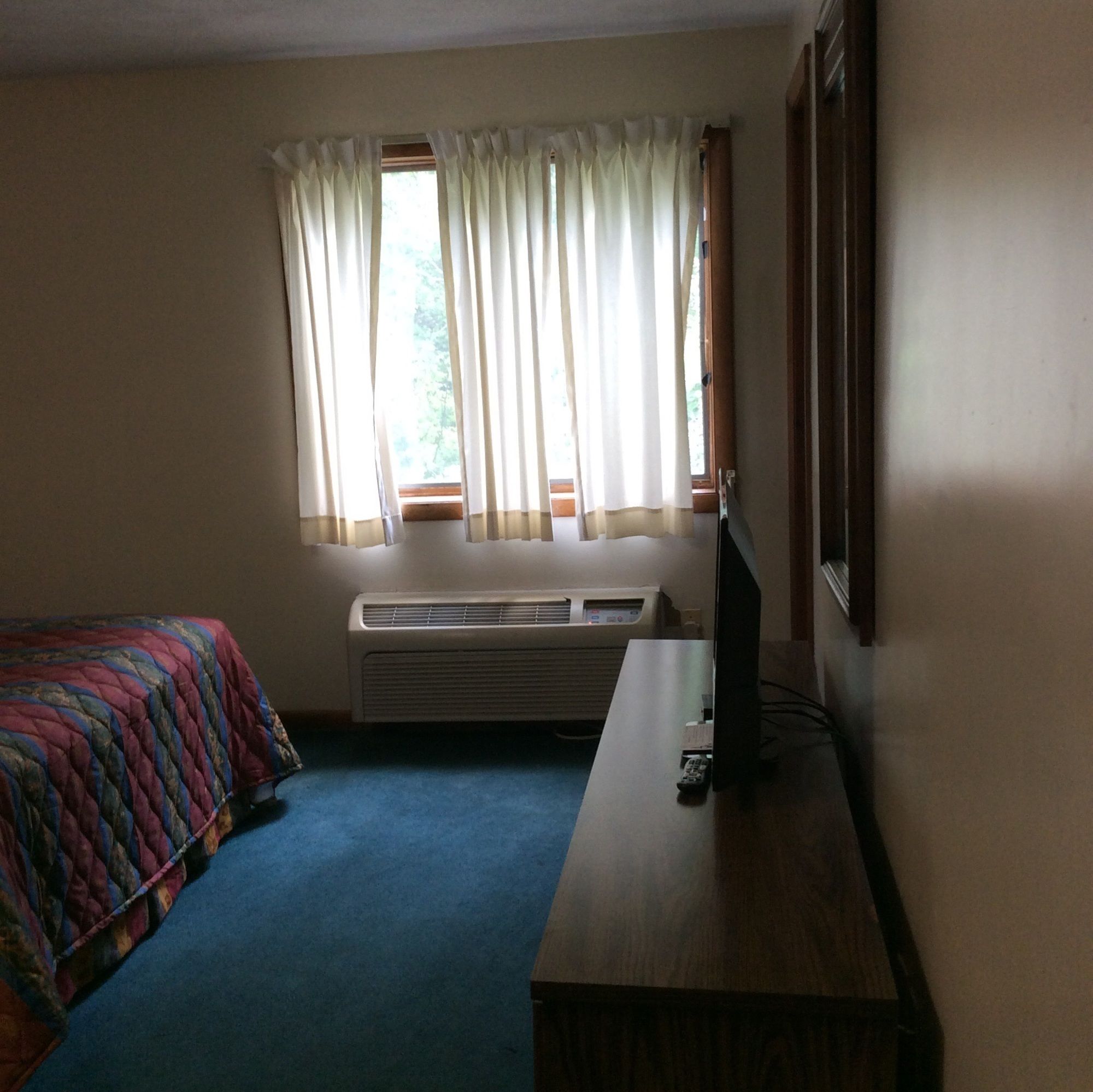 Фото Wickford Motor Inn