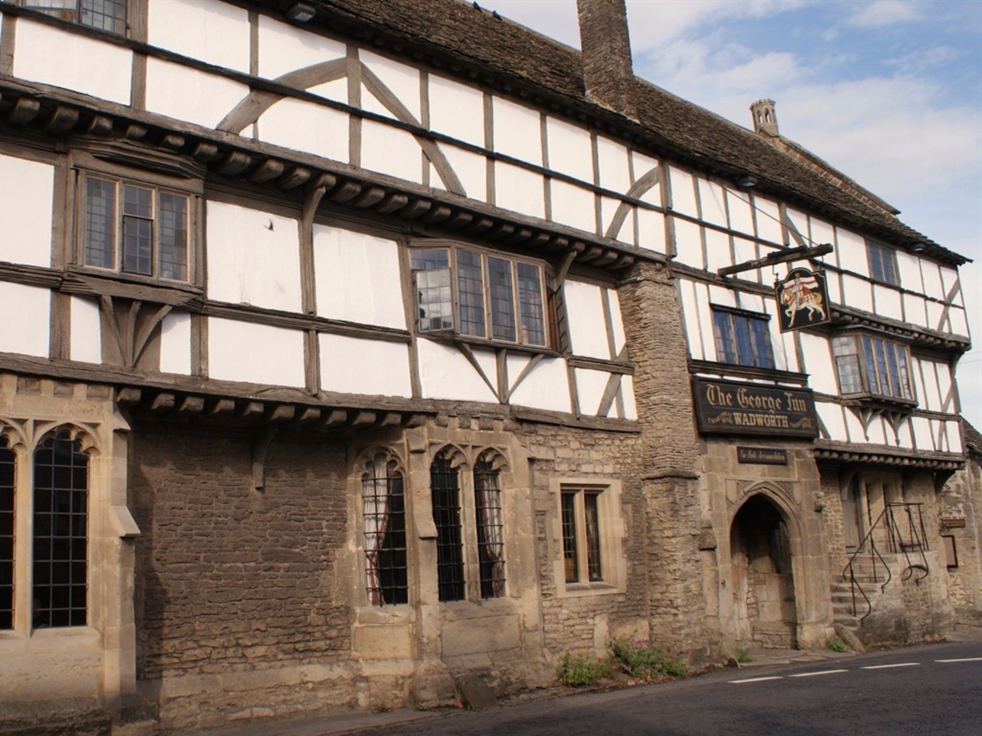 Фото The George Inn and The Plaine