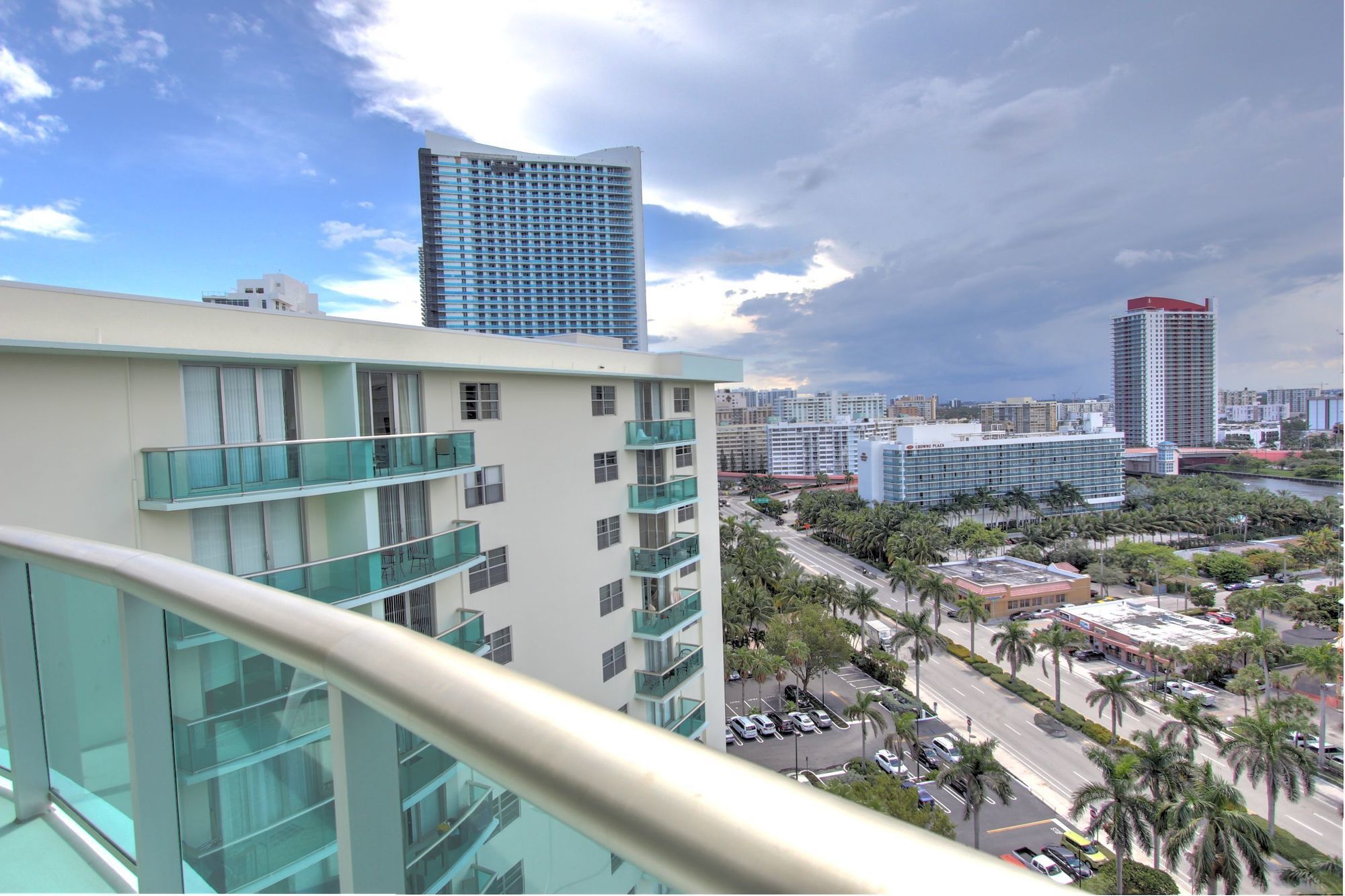 Фото Hollywood Condos