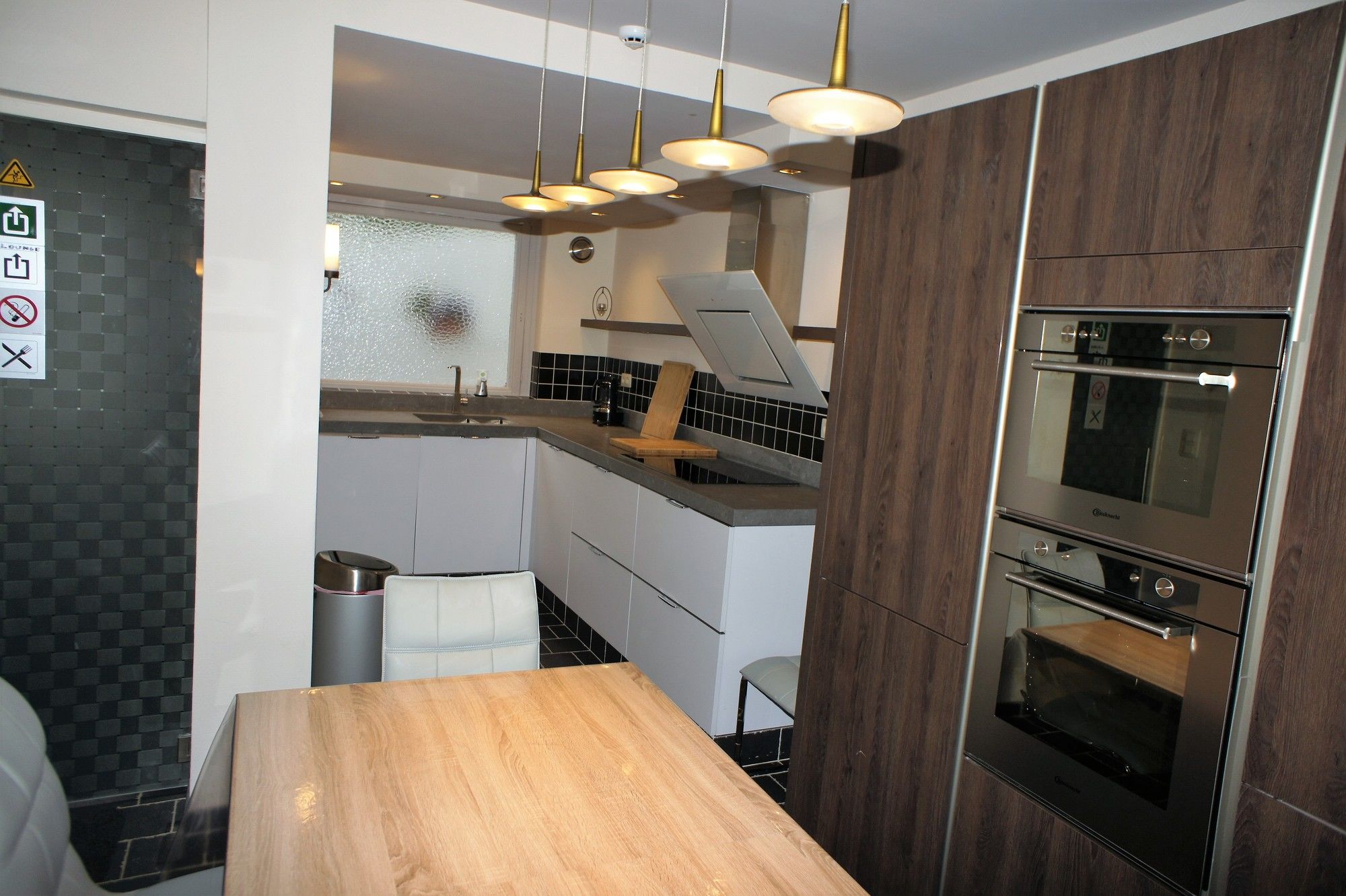 Фото J and R Brussels City Apartment