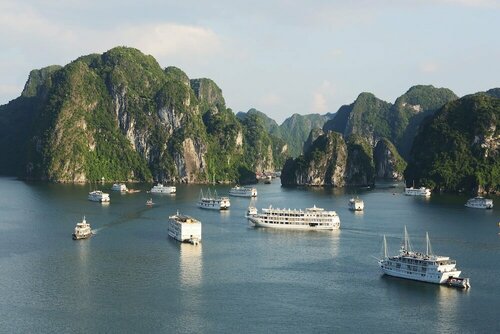 Гостиница Scarlet Pearl Cruises в Халонге